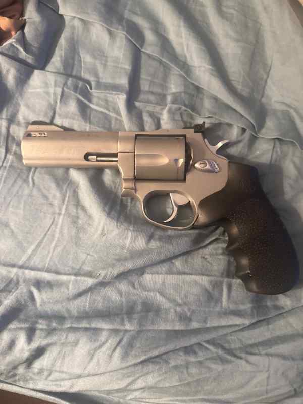 Taurus .44 mag tracker 